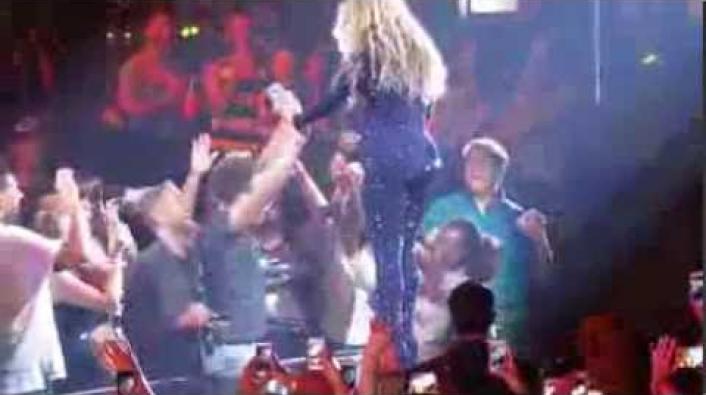 Beyonce Fan Collapses After Being Hugged By Her During Show | VladTV