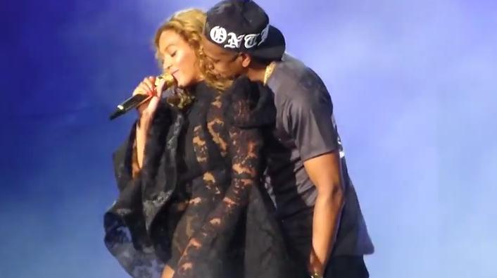 Beyonce & Jay Z Show Major PDA While 