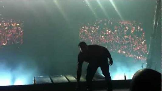 Image: Kanye's Stage Dive