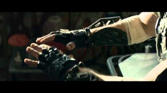 Image: Elysium (Matt Damon, Jodie Foster)
