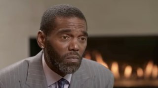 Randy Moss Gets Emotional While Publicly Speaking on Battling Cancer for First Time